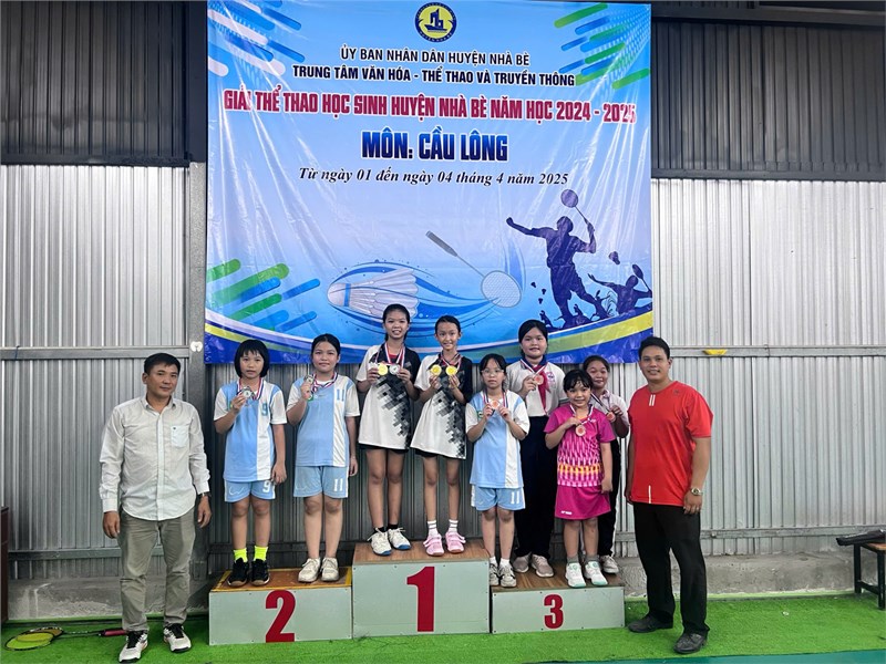 Đạt 1 Huy chương Bạc và 1 Huy chương Đồng môn Cầu lông - Giải thể thao học sinh huyện Nhà Bè năm học 2024 - 2025